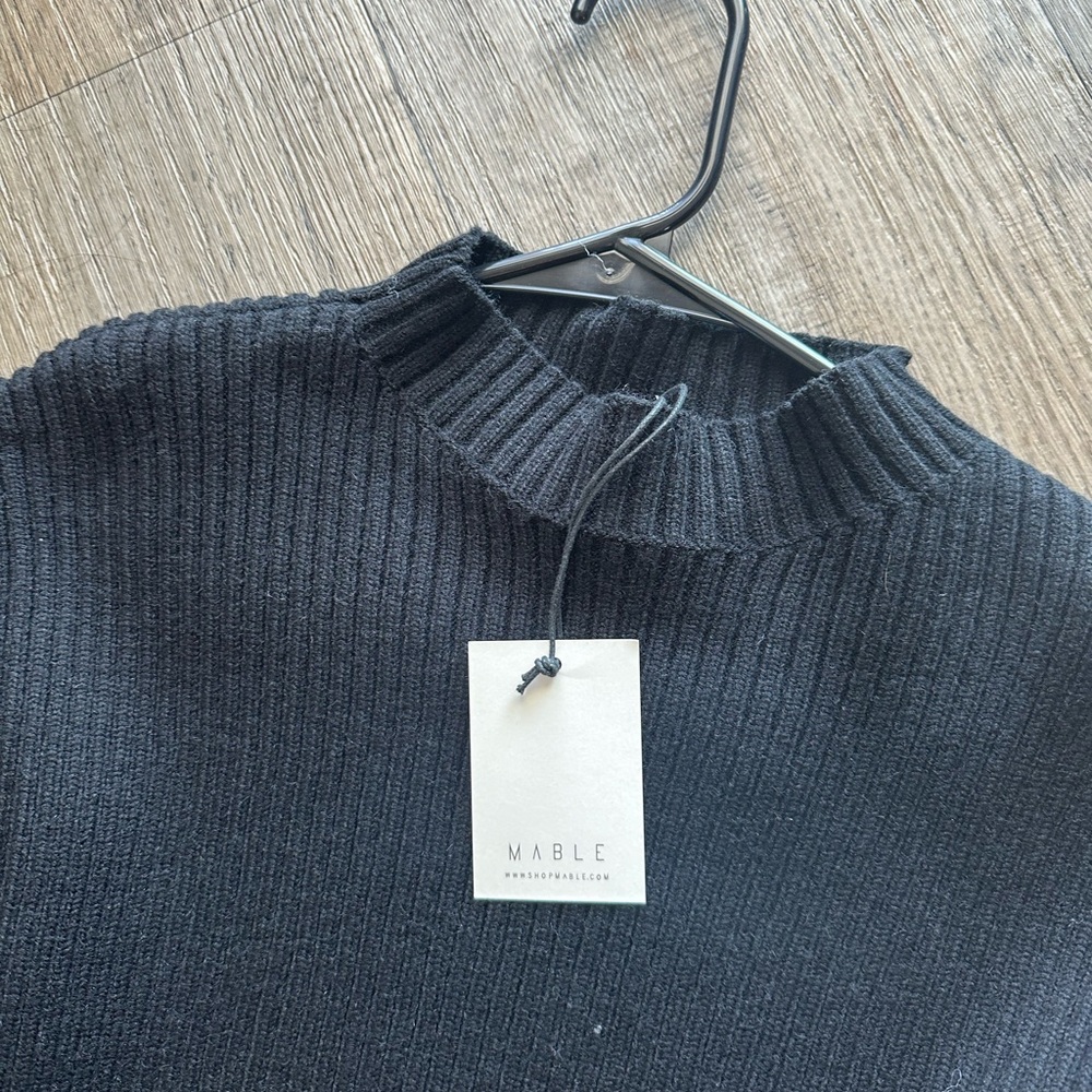 Black Ribbed Knit Crop Top - Picture 2 of 2